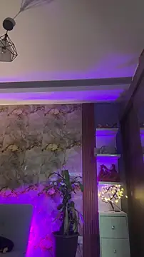 Snapshot of hannachris- chatting on 10/20/25, 02:12 hannachris- online show from 10/20/25, 02:12