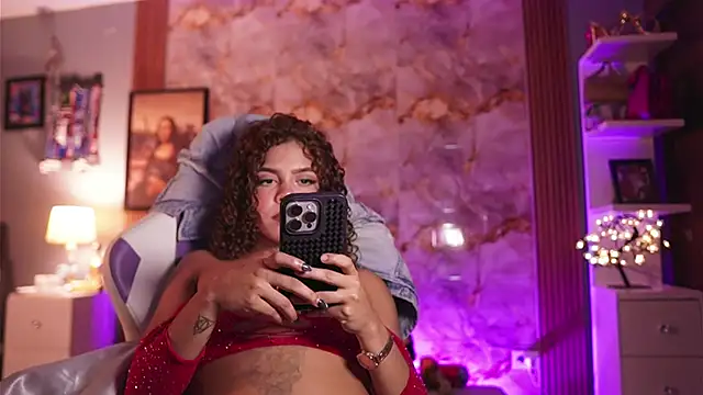 Snapshot of hannachris- chatting on 11/21/25, 11:25 hannachris- online show from 11/21/25, 11:25