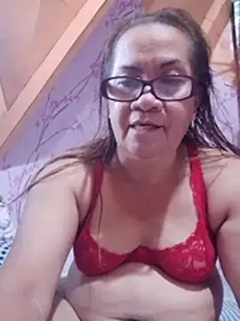 Snapshot of vickyhot1966 chatting on 05/15/26, 09:27 vickyhot1966 online show from 05/15/26, 09:27