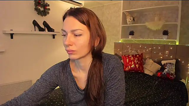 Snapshot of IsabelKiss chatting on 12/15/25, 07:01 IsabelKiss online show from 12/15/25, 07:01