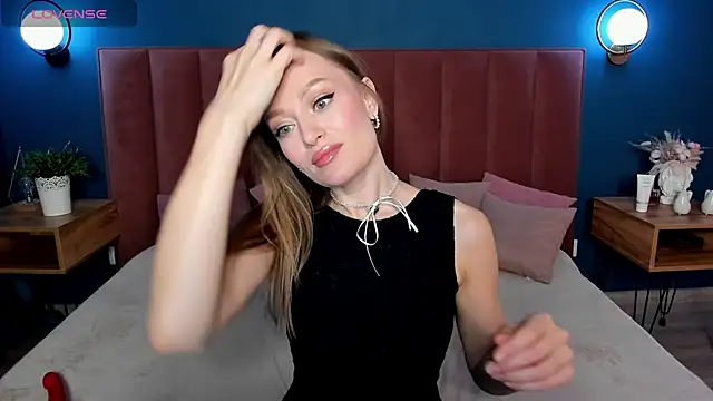 EvelynPoole online show from 11/30/25, 01:31