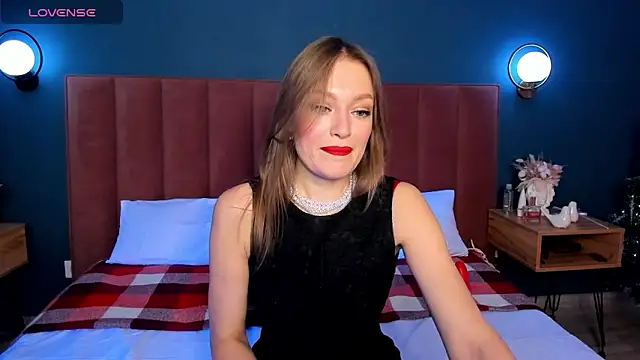 EvelynPoole online show from 12/04/25, 01:48