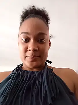 Snapshot of dahian_charlote02 chatting on 10/14/25, 08:31 dahian charlote02 online show from 10/14/25, 08:31