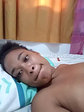 Snapshot of dahian_charlote02 chatting on 10/20/25, 04:18 dahian charlote02 online show from 10/20/25, 04:18