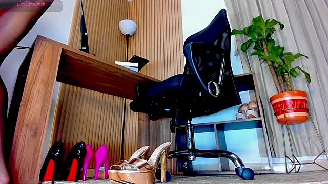 Snapshot of Anastacia_lestrange chatting on 10/17/25, 10:29 Anastacia lestrange online show from 10/17/25, 10:29