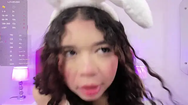 STEFANY MOLL online show from 12/02/25, 03:45