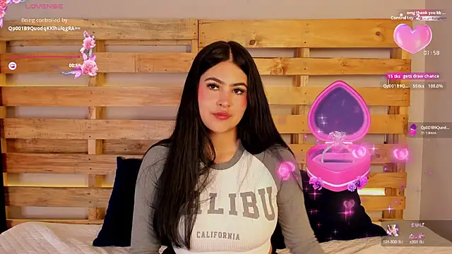 Snapshot of Emma__clark_ chatting on 09/19/25, 12:28 Emma clark online show from 09/19/25, 12:28
