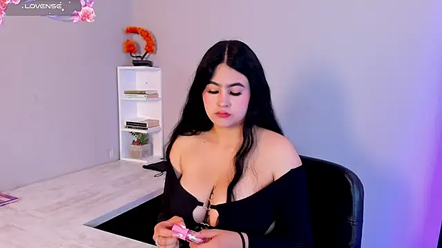 Snapshot of Emma__clark_ chatting on 09/29/25, 12:32 Emma clark online show from 09/29/25, 12:32
