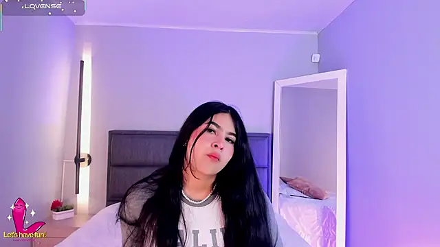 Snapshot of Emma__clark_ chatting on 11/05/25, 12:27 Emma clark online show from 11/05/25, 12:27