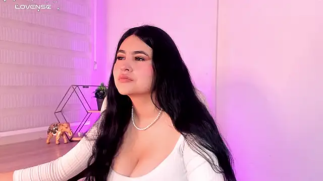 Snapshot of Emma__clark_ chatting on 11/20/25, 12:38 Emma clark online show from 11/20/25, 12:38