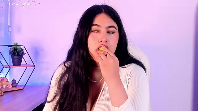 Snapshot of Emma__clark_ chatting on 11/21/25, 12:26 Emma clark online show from 11/21/25, 12:26