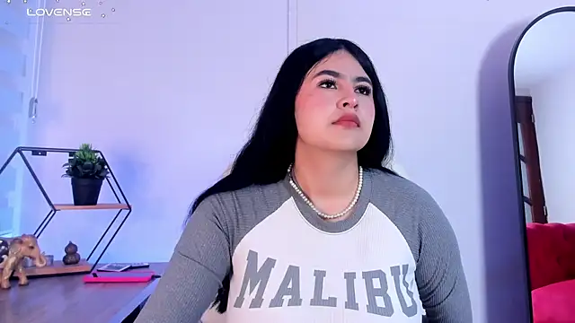 Snapshot of Emma__clark_ chatting on 11/22/25, 12:26 Emma clark online show from 11/22/25, 12:26