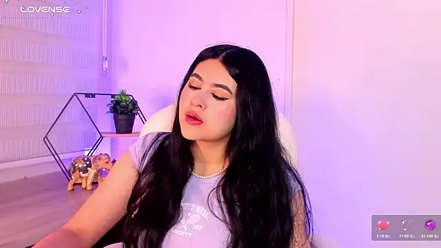 Snapshot of Emma__clark_ chatting on 11/27/25, 12:51 Emma clark online show from 11/27/25, 12:51