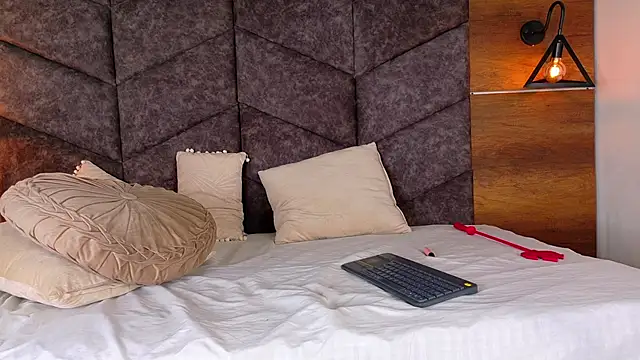 Nickifox   online show from 11/28/25, 08:06