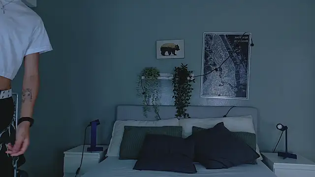 Nickifox   online show from 12/15/25, 07:29