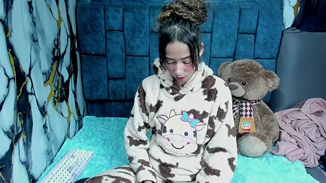 Snapshot of ValentinaKlean chatting on 06/04/26, 01:11 ValentinaKlean online show from 06/04/26, 01:11