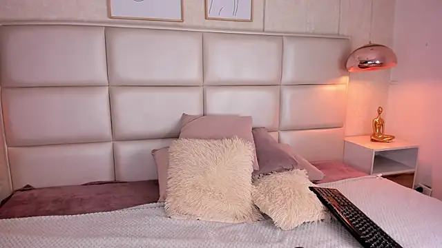 Natt Clark online show from 10/04/25, 01:53