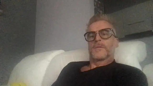 Axl hot online show from 09/23/25, 04:21