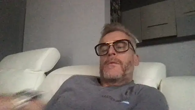 Axl hot online show from 01/17/26, 12:54