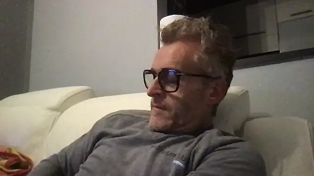 Axl hot online show from 02/12/26, 09:32