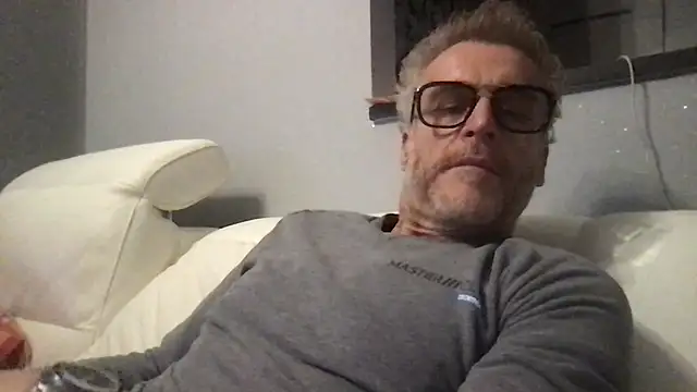 Axl hot online show from 02/17/26, 11:00