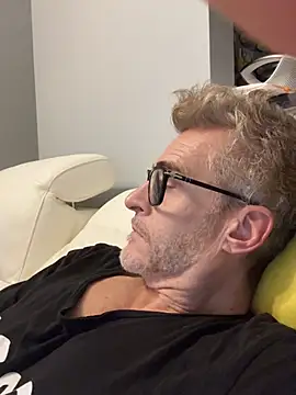 Axl hot online show from 02/20/26, 12:29