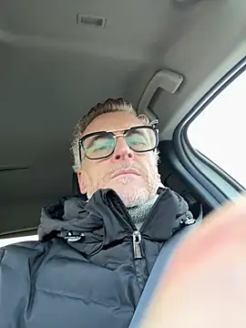 Axl hot online show from 02/22/26, 08:57