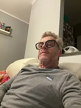 Axl hot online show from 02/23/26, 12:52