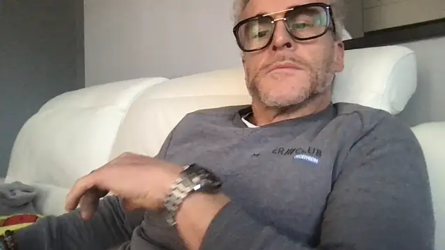 Axl hot online show from 02/23/26, 02:14