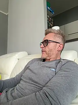 Axl hot online show from 03/04/26, 01:06