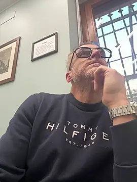 Axl hot online show from 03/20/26, 04:45