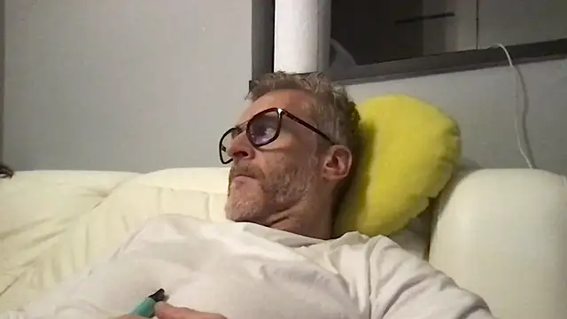 Axl hot online show from 04/14/26, 08:48