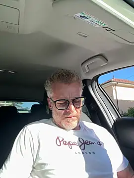 Axl hot online show from 04/23/26, 03:36