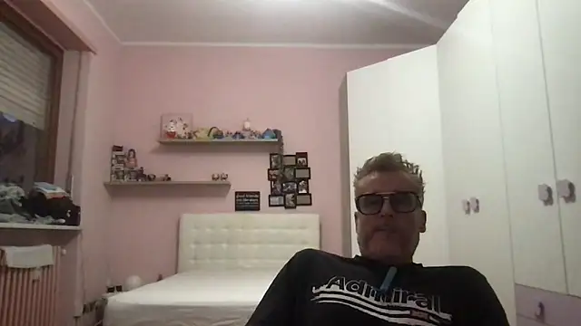 Axl hot online show from 05/22/26, 07:19