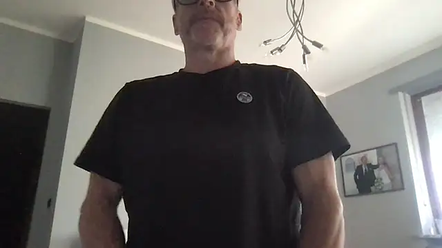 Axl hot online show from 05/30/26, 12:24