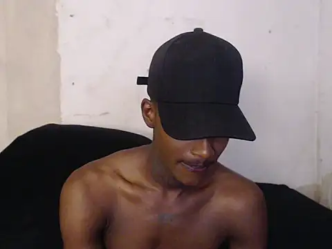 Snapshot of brihansexx chatting on 02/14/26, 07:05 brihansexx online show from 02/14/26, 07:05