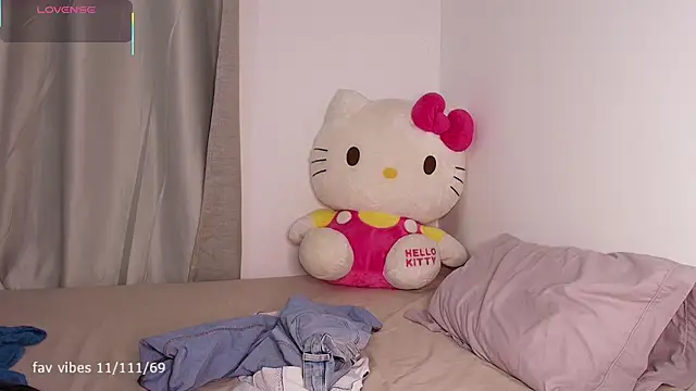 Snapshot of dulceangel__ chatting on 09/11/25, 02:22 dulceangel online show from 09/11/25, 02:22