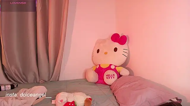 Snapshot of dulceangel__ chatting on 10/02/25, 02:40 dulceangel online show from 10/02/25, 02:40