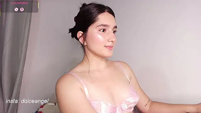 Snapshot of dulceangel__ chatting on 10/02/25, 10:28 dulceangel online show from 10/02/25, 10:28