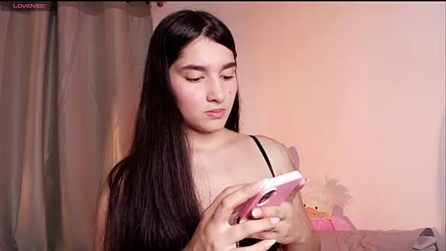 Snapshot of dulceangel__ chatting on 11/12/25, 04:46 dulceangel online show from 11/12/25, 04:46