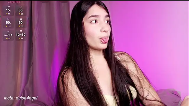 Snapshot of dulceangel__ chatting on 12/15/25, 06:06 dulceangel online show from 12/15/25, 06:06