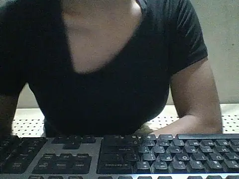 Skinny PinayGirljust18 online show from 02/27/26, 01:00