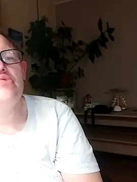 Snapshot of GordianWhirling chatting on 12/04/25, 03:16 GordianWhirling online show from 12/04/25, 03:16