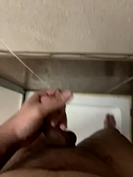 Snapshot of Erenn9972 chatting on 10/05/25, 05:22 Erenn9972 online show from 10/05/25, 05:22