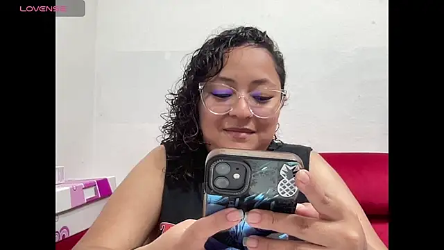 Sophiaburton online show from 09/18/25, 08:33