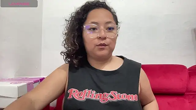 Sophiaburton online show from 09/19/25, 11:44