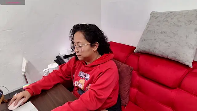 Sophiaburton online show from 09/30/25, 07:08