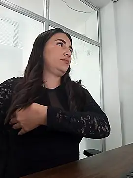 Snapshot of xxx_Alice_ chatting on 10/12/25, 12:04 xxx Alice  online show from 10/12/25, 12:04