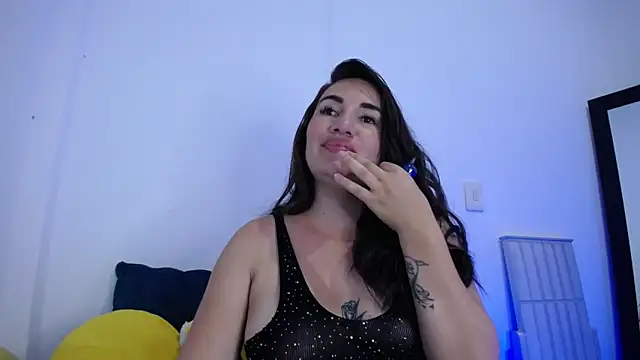 Snapshot of xxx_Alice_ chatting on 10/18/25, 10:32 xxx Alice  online show from 10/18/25, 10:32