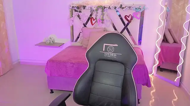 ZURY TAY online show from 11/05/25, 11:43